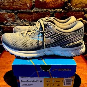 Brooks Sz 9.5 GTS sneakers